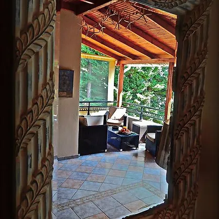 Panorama And 크리시 아모우디아